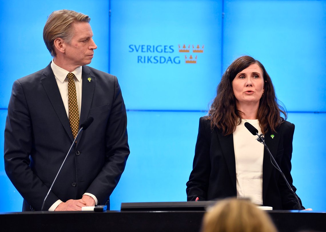 Miljöpartiets språkrör Per Bolung og Märta Stenevi er talspersoner for Miljöpartiet. Stenevi bruker gangsterspråk i politiske kampanjer.
Foto: Pontus Lundahl/TT / NTB Miljöpartiets språkrör Per Bolung og Märta Stenevi er talspersoner for Miljöpartiet. Stenevi bruker gangsterspråk i politiske kampanjer.
Foto: Pontus Lundahl/TT / NTB