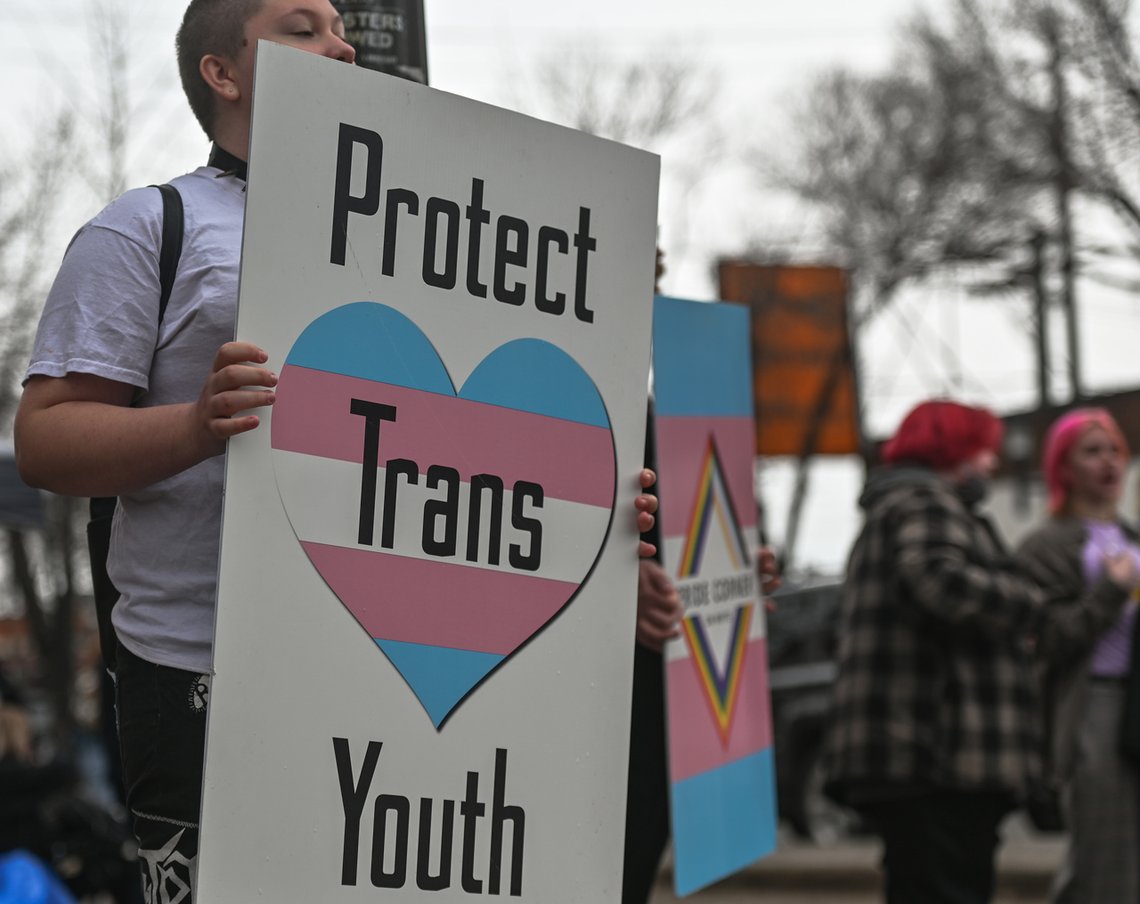 Transaktivistene kjemper for å beskytte unge transer. Andre unge mennesker bryr de seg fint lite om. Foto: Artur Widak/ NurPhoto/ Shutterstock/ NTB Transaktivistene kjemper for å beskytte unge transer. Andre unge mennesker bryr de seg fint lite om. Foto: Artur Widak/ NurPhoto/ Shutterstock/ NTB