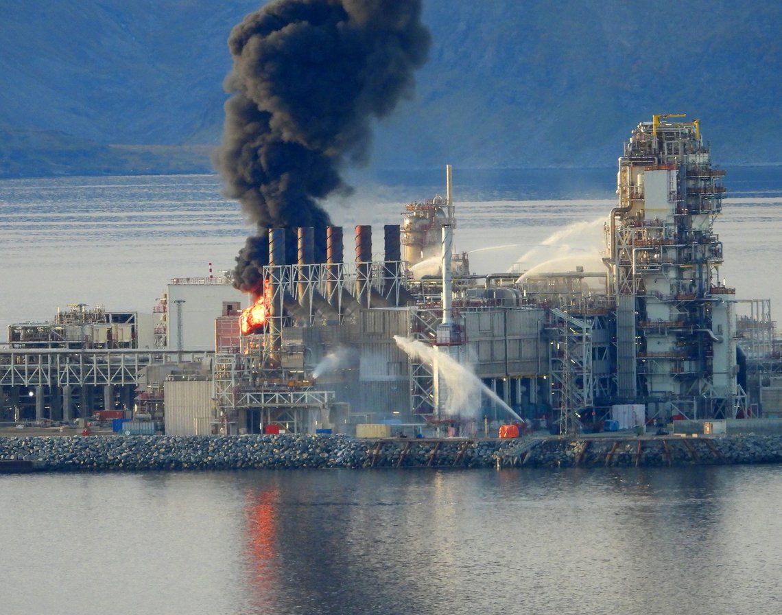 Brannen i 2020 har ført til at gassanlegget på Melkøya har vært stengt i halvannet år, og det har kostet milliarder av kroner i tapte inntekter. Foto: Bjarne Halvorsen / NTB Brannen i 2020 har ført til at gassanlegget på Melkøya har vært stengt i halvannet år, og det har kostet milliarder av kroner i tapte inntekter. Foto: Bjarne Halvorsen / NTB