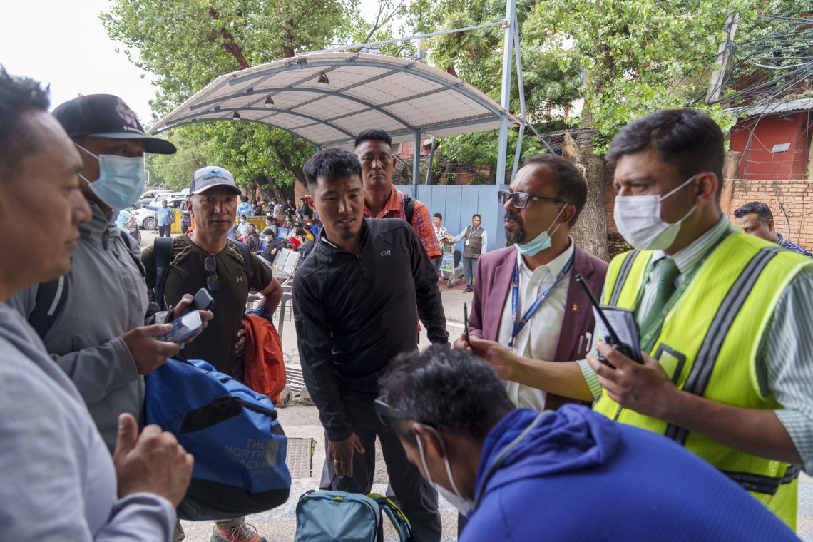 Et redningsteam på Tribhuvan International Airport i Kathmandu, Nepal, Sunday, May 29, 2022. (AP Photo/Niranjan Shreshta) Et redningsteam på Tribhuvan International Airport i Kathmandu, Nepal, Sunday, May 29, 2022. (AP Photo/Niranjan Shreshta)