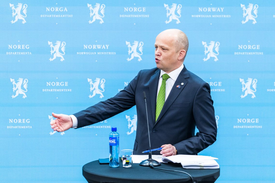 Finansminister Trygve Slagsvold Vedum (Sp) holder pressekonferanse om revidert nasjonalbudsjett. Pressekonferansen finner sted i regjeringskvartalet i Oslo torsdag. Foto: Håkon Mosvold Larsen / NTB Finansminister Trygve Slagsvold Vedum (Sp) holder pressekonferanse om revidert nasjonalbudsjett. Pressekonferansen finner sted i regjeringskvartalet i Oslo torsdag. Foto: Håkon Mosvold Larsen / NTB