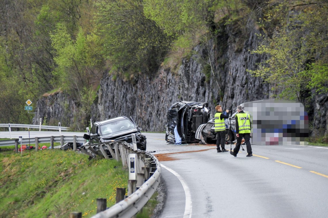 Tre biler er involvert i en trafikkulykke på E16 i Voss søndag 15. mai iår. Foto: Sandor Dahl / NTB Tre biler er involvert i en trafikkulykke på E16 i Voss søndag 15. mai iår. Foto: Sandor Dahl / NTB
