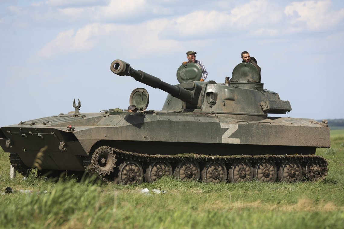 Den russiske hæren benytter bokstaven «Z» som symbol på krigen mot Ukraina. Foto: Aleksej Aleksandrov / AP / NTB Den russiske hæren benytter bokstaven «Z» som symbol på krigen mot Ukraina. Foto: Aleksej Aleksandrov / AP / NTB