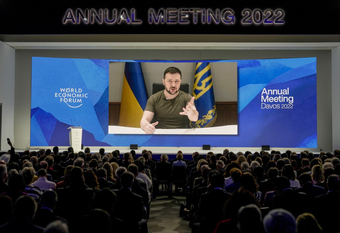Ukrainas president Volodymyr Zelenskyj holdt mandag videotale til Verdens økonomiske forum i Davos i Sveits. Foto: Markus Schreiber / AP / NTB Ukrainas president Volodymyr Zelenskyj holdt mandag videotale til Verdens økonomiske forum i Davos i Sveits. Foto: Markus Schreiber / AP / NTB