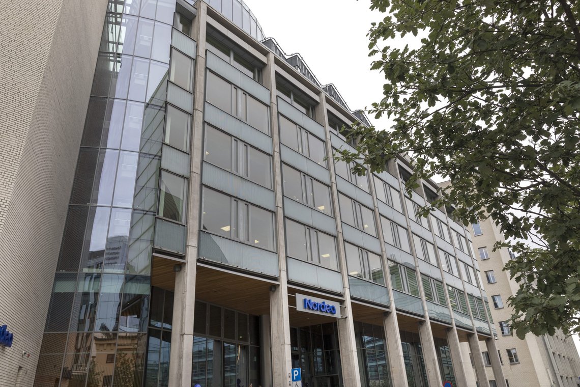 Fem personer ble tirsdag pågrepet og siktet for grov korrupsjon eller medvirkning til dette etter en aksjon mot Nordeas hovedkontor og flere private adresser. Foto: Gorm Kallestad / NTB Fem personer ble tirsdag pågrepet og siktet for grov korrupsjon eller medvirkning til dette etter en aksjon mot Nordeas hovedkontor og flere private adresser. Foto: Gorm Kallestad / NTB