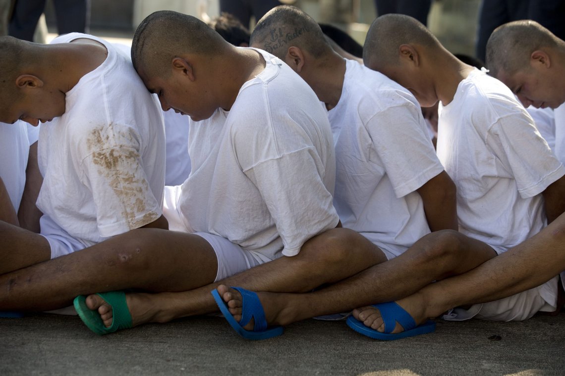 Fengslede gjengmedlemmer fra Mara Salvatrucha. Foto: Moises Castillo / AP / NTB Fengslede gjengmedlemmer fra Mara Salvatrucha. Foto: Moises Castillo / AP / NTB