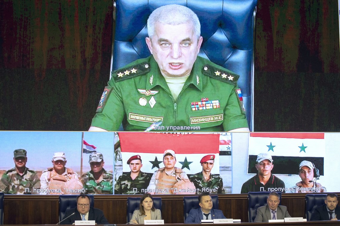 he head of Russia's National Defense Control Center, Col. Gen. Mikhail Mizintsev, top on the screen, speaks as participants attend an inter-agency coordination headquarters meeting and video call between Moscow and Syria, in Moscow, Russia, Wednesday, Sept. 5, 2018. Foto: Pavel Golovkin / AP / NTB he head of Russia's National Defense Control Center, Col. Gen. Mikhail Mizintsev, top on the screen, speaks as participants attend an inter-agency coordination headquarters meeting and video call between Moscow and Syria, in Moscow, Russia, Wednesday, Sept. 5, 2018. Foto: Pavel Golovkin / AP / NTB