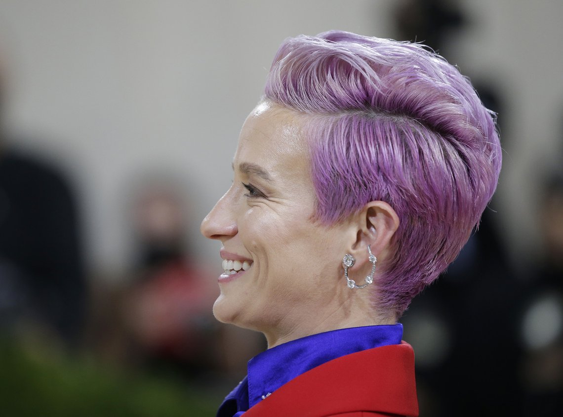 USAs fotballkvinner vil nå tjene like mye som mennene i landslagssammenheng. Megan Rapinoe var en av frontfigurene for denne kampen. Foto: John Angelillo/ UPI/ Shutterstock/ NTB USAs fotballkvinner vil nå tjene like mye som mennene i landslagssammenheng. Megan Rapinoe var en av frontfigurene for denne kampen. Foto: John Angelillo/ UPI/ Shutterstock/ NTB