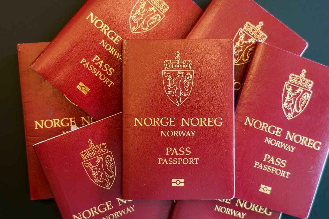 Det er lang ventetid for å få pass og nasjonalt ID-kort. Ferieplanene må trolig legges på is for enkelte. Foto: Lise Åserud / NTB Det er lang ventetid for å få pass og nasjonalt ID-kort. Ferieplanene må trolig legges på is for enkelte. Foto: Lise Åserud / NTB