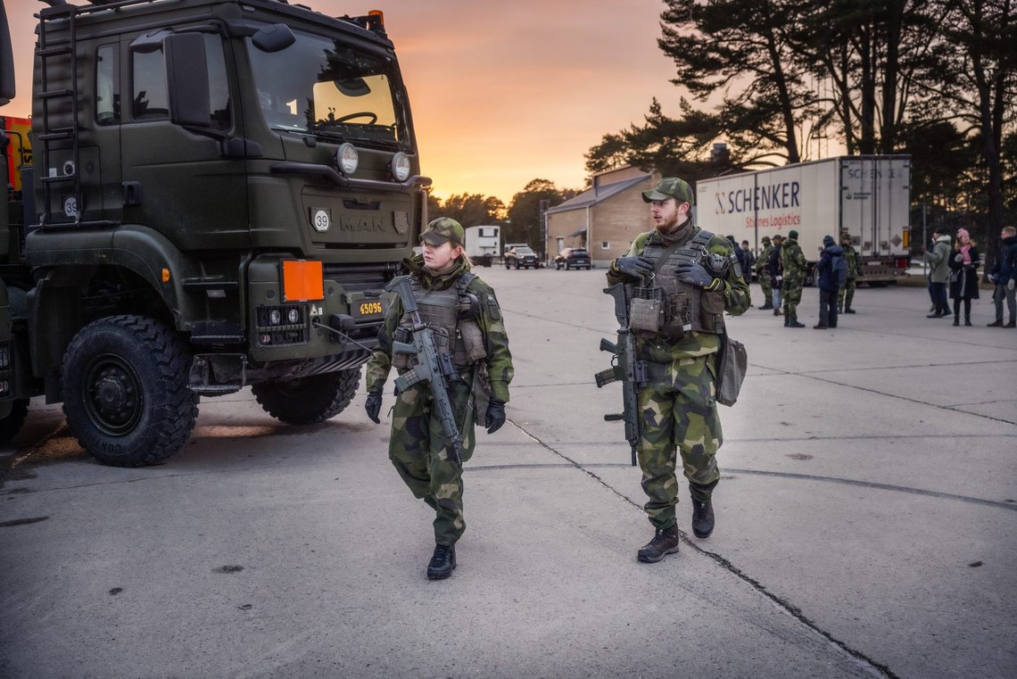 Gotland, Sverige 20220118.
Alice Mårtensson, logistiksoldat, med kollegan Jesper Kullegård. Logistiksoldaterna är från Göta trängregemente i Skövde. patrullerar på Gotland.
Foto: Karl Melander/TT / NTB Gotland, Sverige 20220118.
Alice Mårtensson, logistiksoldat, med kollegan Jesper Kullegård. Logistiksoldaterna är från Göta trängregemente i Skövde. patrullerar på Gotland.
Foto: Karl Melander/TT / NTB