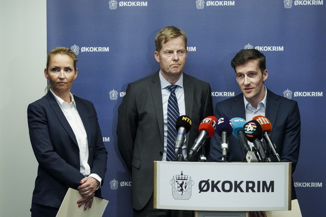 Sjef for Økokrim Pål K. Lønseth, førstestatsadvokat Marianne Bender og spesialetterforsker Ola Vassli under en pressekonferanse med Økokrim tirsdag.
Foto: Ole Berg-Rusten / NTB Sjef for Økokrim Pål K. Lønseth, førstestatsadvokat Marianne Bender og spesialetterforsker Ola Vassli under en pressekonferanse med Økokrim tirsdag.
Foto: Ole Berg-Rusten / NTB