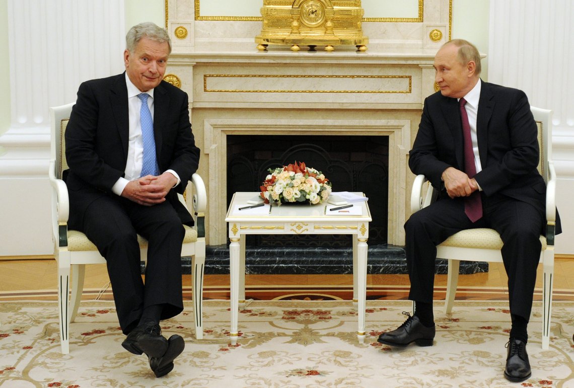 Finlands president Sauli Niinistö og Russlands president Vladimir Putin under et møte i oktober 2021. Foto: Mikhail Klimentyjev/Sputnik, Kreml Pool Photo via AP/NTB. Finlands president Sauli Niinistö og Russlands president Vladimir Putin under et møte i oktober 2021. Foto: Mikhail Klimentyjev/Sputnik, Kreml Pool Photo via AP/NTB.