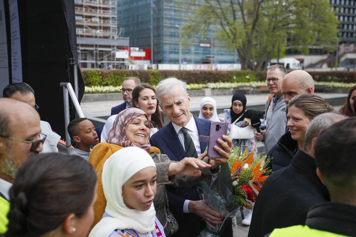 Statsminister Jonas Gahr Støre (Ap) under id-markeringen på Rådhusplassen i Oslo mandag. Foto: Javad Parsa / NTB Statsminister Jonas Gahr Støre (Ap) under id-markeringen på Rådhusplassen i Oslo mandag. Foto: Javad Parsa / NTB