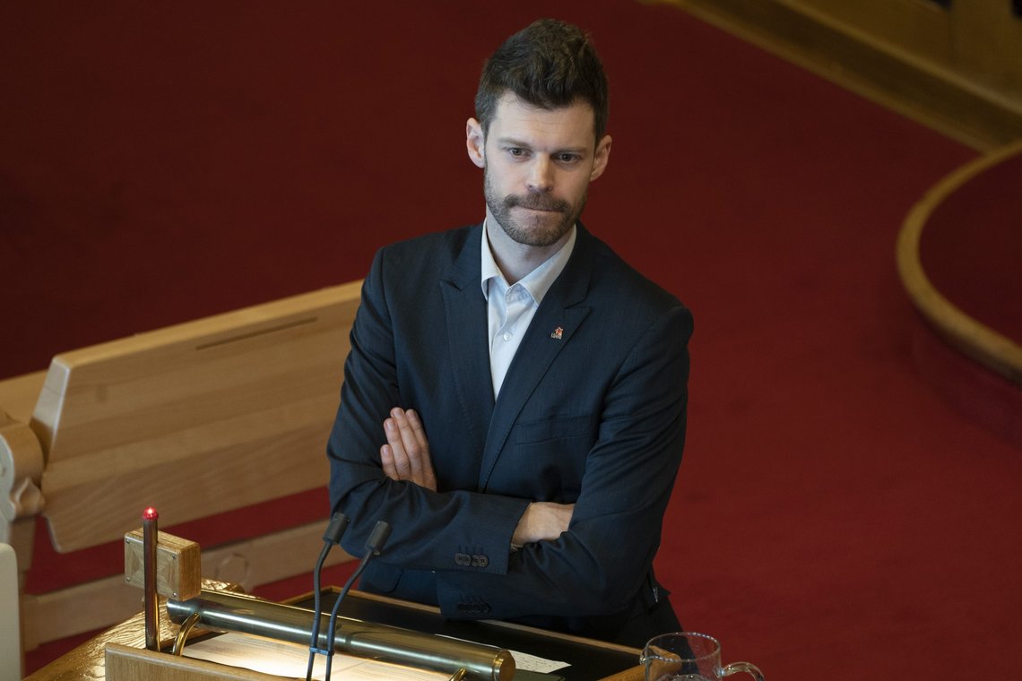 Flere medlemmer i Rødts sentralstyre er uenig i partileder Bjørnar Moxnes' tolkning av partiets Nato-politikk. De mener det strider mot partiprogrammet og vil ta opp temaet på partiets neste landsmøte. Foto: Terje Pedersen / NTB Flere medlemmer i Rødts sentralstyre er uenig i partileder Bjørnar Moxnes' tolkning av partiets Nato-politikk. De mener det strider mot partiprogrammet og vil ta opp temaet på partiets neste landsmøte. Foto: Terje Pedersen / NTB