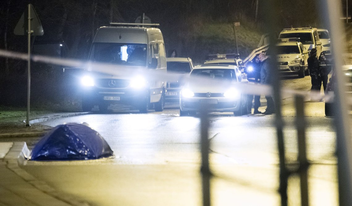 Til tross for alle løftene om at volden skal stanses, er det en gjennomsnittlig skyting per dag i Sverige og stadig flere ofre dør.
Foto: Johan Nilsson / TT / NTB Til tross for alle løftene om at volden skal stanses, er det en gjennomsnittlig skyting per dag i Sverige og stadig flere ofre dør.
Foto: Johan Nilsson / TT / NTB