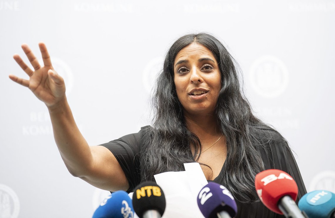 Bergen 20210811.
Pressekonferanse om nye koronatiltak med fungerende byrådsleder Lubna Boby Jaffery.
Foto: Marit Hommedal / NTB Bergen 20210811.
Pressekonferanse om nye koronatiltak med fungerende byrådsleder Lubna Boby Jaffery.
Foto: Marit Hommedal / NTB