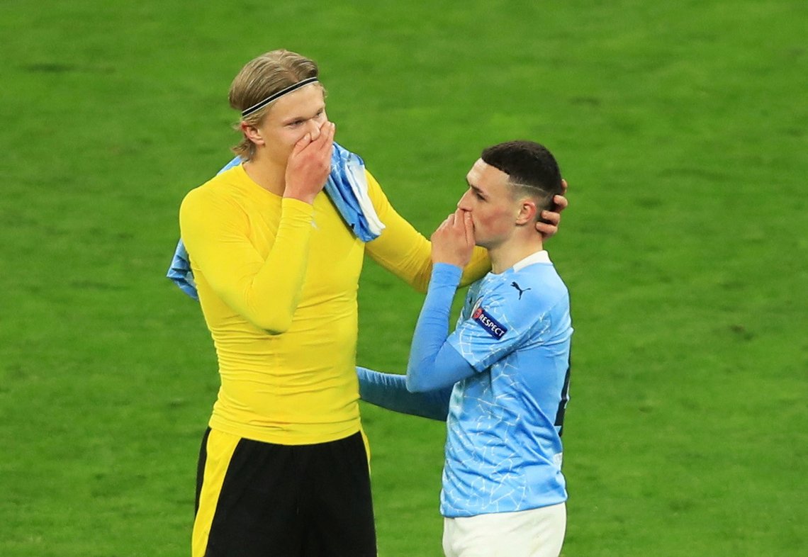 Erling Braut Haaland avbildet med Phil Foden. To av de beste unge spillerne i verden i dag. Nå blir de to lagkamerater. Foto: REUTERS/ Wolfgang Rattay/ NTB Erling Braut Haaland avbildet med Phil Foden. To av de beste unge spillerne i verden i dag. Nå blir de to lagkamerater. Foto: REUTERS/ Wolfgang Rattay/ NTB