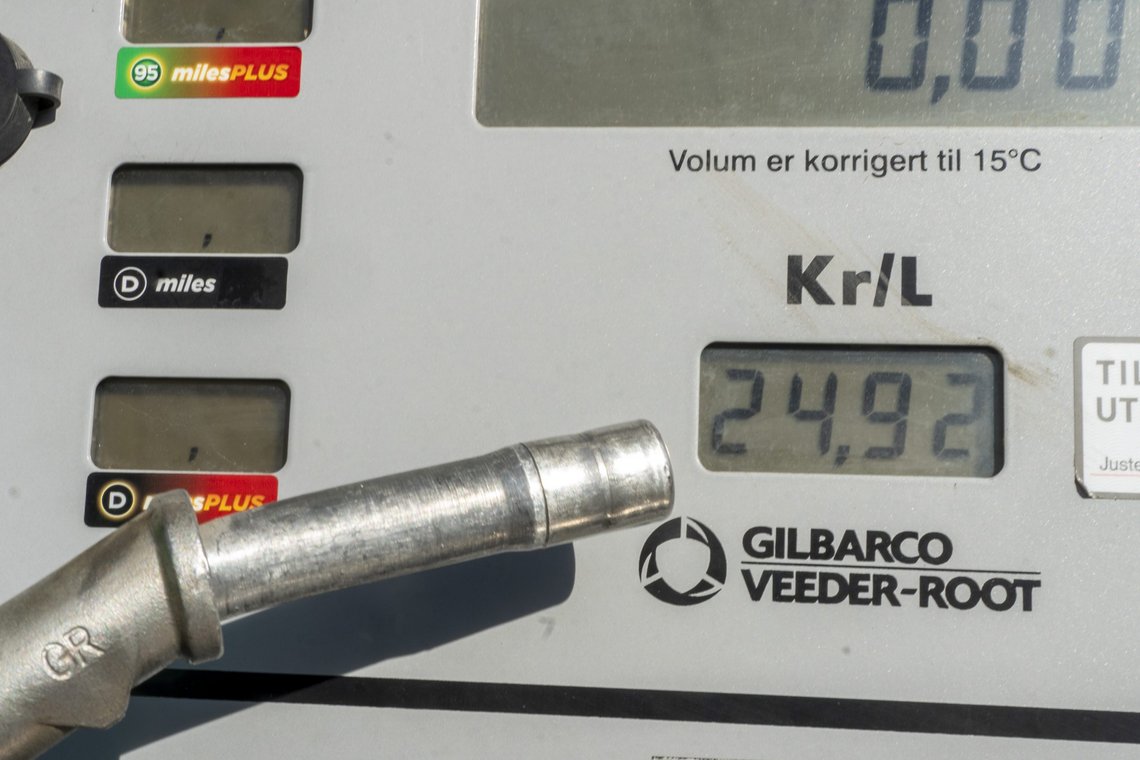 Pumpeprisene på drivstoff har i vår steget til over 24 kr pr. liter i Oslo-området. Diesel er dyrere enn bensin, og en gryende mangel på diesel i verdensmarkedet kan lede til nye prisøkninger, også i Norge. Foto: Terje Pedersen / NTB Pumpeprisene på drivstoff har i vår steget til over 24 kr pr. liter i Oslo-området. Diesel er dyrere enn bensin, og en gryende mangel på diesel i verdensmarkedet kan lede til nye prisøkninger, også i Norge. Foto: Terje Pedersen / NTB