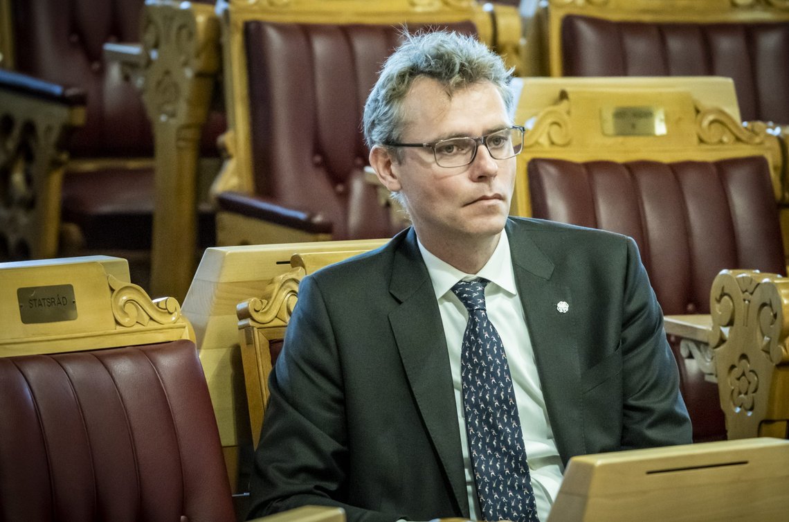 Forsknings- og høyere utdanningsminister Ola Borten Moe (Sp) kritiseres for å blande kort i en kronikk til Foto: Ole Berg-Rusten / NTB
Forsknings- og høyere utdanningsminister Ola Borten Moe (Sp) kritiseres for å blande kort i en kronikk som sto på trykk i Teknisk Ukeblad i januar i år.
Foto: Ole Berg-Rusten / NTB Forsknings- og høyere utdanningsminister Ola Borten Moe (Sp) kritiseres for å blande kort i en kronikk til Foto: Ole Berg-Rusten / NTB
Forsknings- og høyere utdanningsminister Ola Borten Moe (Sp) kritiseres for å blande kort i en kronikk som sto på trykk i Teknisk Ukeblad i januar i år.
Foto: Ole Berg-Rusten / NTB