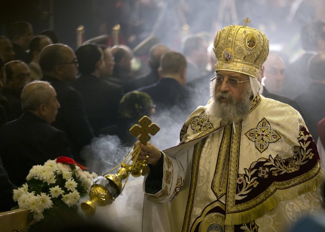 Tawadros II, pave av Alexandria og patriark av hele Afrika, leder julaftensmesse i Kairo. Kopterne feirer jul 7. januar etter den julianske kalender. Foto: Amr Nabil / AP / NTB Tawadros II, pave av Alexandria og patriark av hele Afrika, leder julaftensmesse i Kairo. Kopterne feirer jul 7. januar etter den julianske kalender. Foto: Amr Nabil / AP / NTB