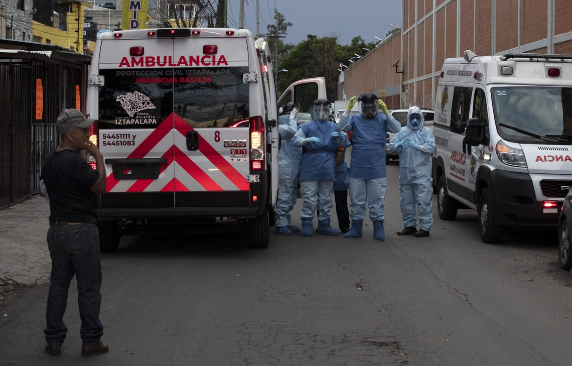 Meksikansk helsepersonell i Iztapalapa, Mexico City. Foto: Marco Ugarte / AP / NTB Meksikansk helsepersonell i Iztapalapa, Mexico City. Foto: Marco Ugarte / AP / NTB