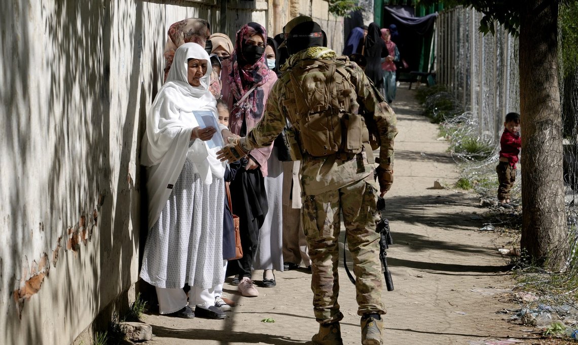 Talibansoldater iført amerikanske uniformer og med avanserte amerikanske våpen er ikke noe uvanlig syn i Afghanistan etter at USA trakk seg ut og etterlot store mengder militært materiell i landet. Foto: AP / NTB Talibansoldater iført amerikanske uniformer og med avanserte amerikanske våpen er ikke noe uvanlig syn i Afghanistan etter at USA trakk seg ut og etterlot store mengder militært materiell i landet. Foto: AP / NTB