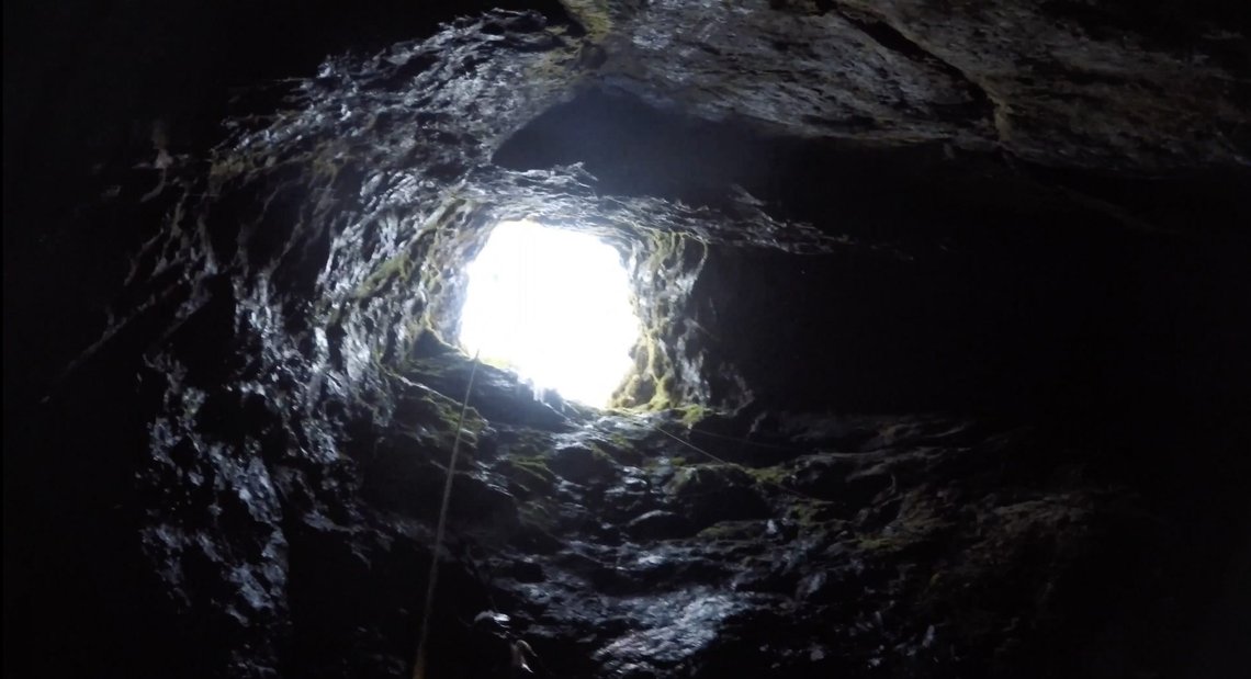 Kvinnen ble reddet fra en 25 meter dyp gruvesjakt. Mannen som forsøkte å drepe henne skal ha tilstått drapet på kona.
Foto: Sjöfartsverkets Sjö- og flygräddningscentral JRCC / NTB Kvinnen ble reddet fra en 25 meter dyp gruvesjakt. Mannen som forsøkte å drepe henne skal ha tilstått drapet på kona.
Foto: Sjöfartsverkets Sjö- og flygräddningscentral JRCC / NTB