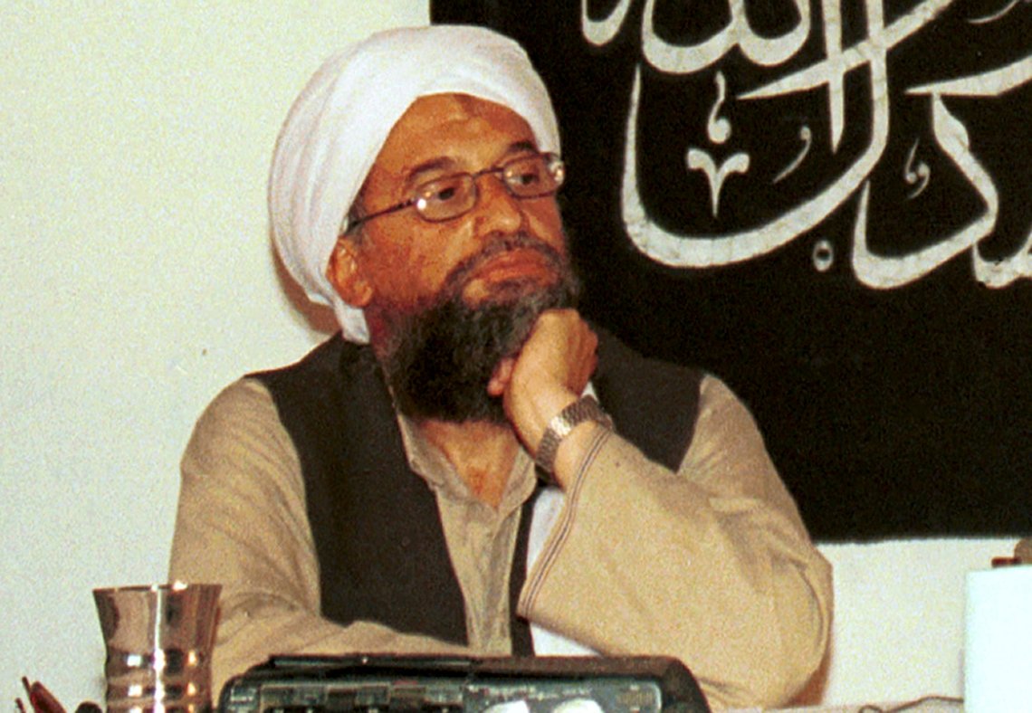 Al-Qaidas leder Ayman al-Zawahri, her i et bilde fra 1998. Foto: Mazhar Ali Khan, AP / NTB. Al-Qaidas leder Ayman al-Zawahri, her i et bilde fra 1998. Foto: Mazhar Ali Khan, AP / NTB.