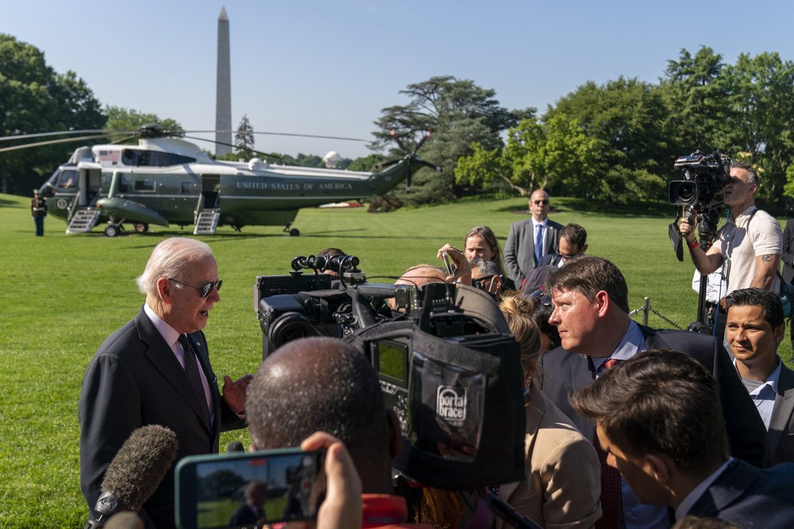 Biden gjorde det mandag morgen klart at USA ikke vil utstyre Ukraina med missil-batterier som kan brukes mot mål inne i Russland. Han kom med uttalelsene på et kort pressemøte på plenen utenfor det hvite hus, mandag morgen. Foto: Andrew Harnik / AP / NTB Biden gjorde det mandag morgen klart at USA ikke vil utstyre Ukraina med missil-batterier som kan brukes mot mål inne i Russland. Han kom med uttalelsene på et kort pressemøte på plenen utenfor det hvite hus, mandag morgen. Foto: Andrew Harnik / AP / NTB