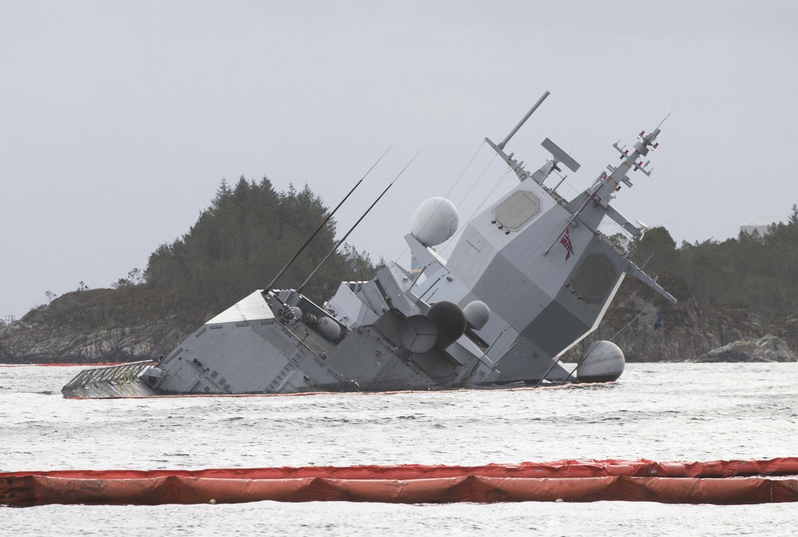 Forsvarsdepartementet vil ikke si hvor streng foretaksstraff de risikerer etter at KNM Helge Ingstad kolliderte med et tankskip og sank i 2018. Arkivfoto: Terje Pedersen / NTB Forsvarsdepartementet vil ikke si hvor streng foretaksstraff de risikerer etter at KNM Helge Ingstad kolliderte med et tankskip og sank i 2018. Arkivfoto: Terje Pedersen / NTB