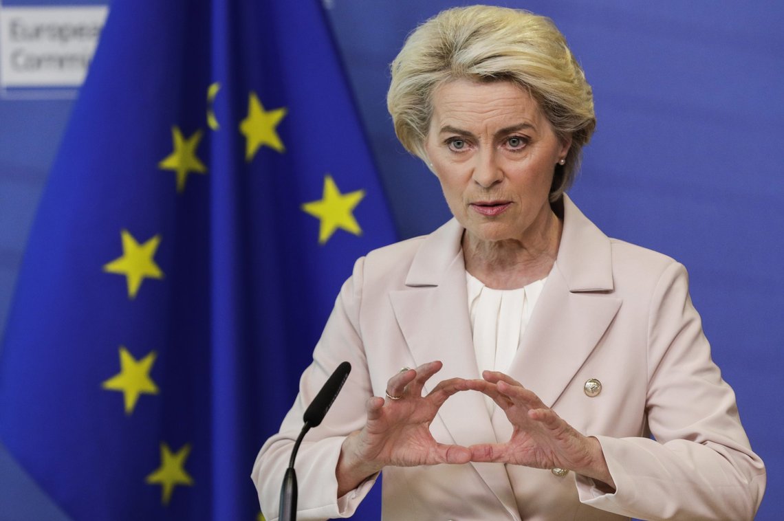EU-kommisjonens leder Ursula von der Leyen har sagt at det trengs ytterligere sanksjoner mot Russland. Nå foreslår EU-kommisjonen en sjette sanksjonspakke, opplyser kilder til DPA. Foto: Olivier Hoslet / pool via AP / NTB EU-kommisjonens leder Ursula von der Leyen har sagt at det trengs ytterligere sanksjoner mot Russland. Nå foreslår EU-kommisjonen en sjette sanksjonspakke, opplyser kilder til DPA. Foto: Olivier Hoslet / pool via AP / NTB