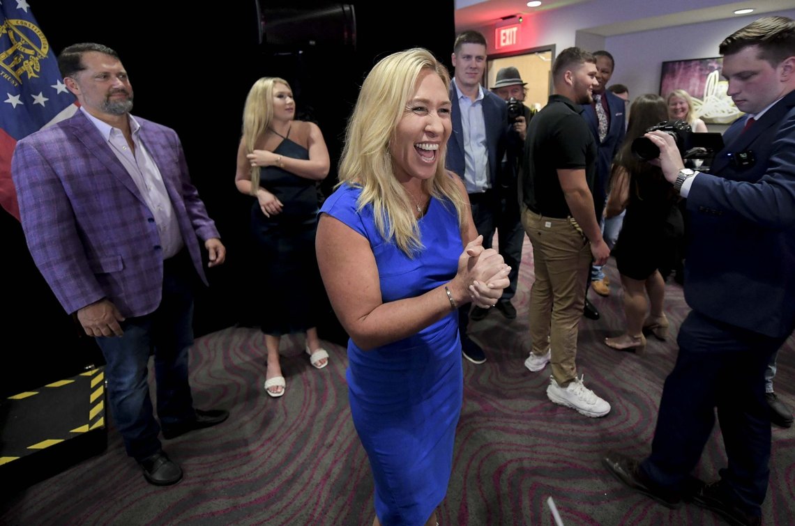 En Demokratisk NGO trakk Marjorie Taylor Greene for retten og ville ha forbud mot at hun kunne stille til valg pga 6. januar. Demokratene vil ha veto over hvilke Republikanere som får stille til valg. De søker absolutt makt. U.S. Rep. Marjorie Taylor Greene greets supporters Tuesday, May 24, 2022, at the Courtyard by Marriott in Rome, Ga. (Daniel Varnado/Atlanta Journal-Constitution via AP) En Demokratisk NGO trakk Marjorie Taylor Greene for retten og ville ha forbud mot at hun kunne stille til valg pga 6. januar. Demokratene vil ha veto over hvilke Republikanere som får stille til valg. De søker absolutt makt. U.S. Rep. Marjorie Taylor Greene greets supporters Tuesday, May 24, 2022, at the Courtyard by Marriott in Rome, Ga. (Daniel Varnado/Atlanta Journal-Constitution via AP)
