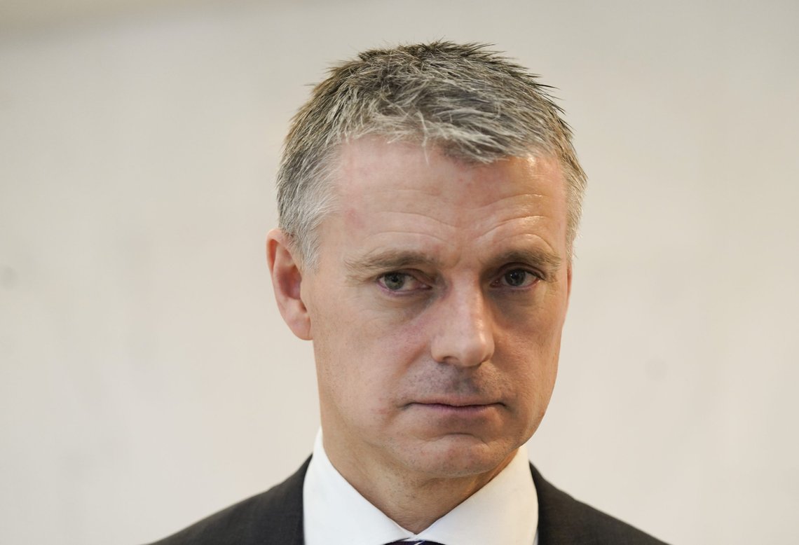 NVE-sjef Kjetil Lund mener at Norge i årene framover må forberede seg på perioder hvor vi rett og slett ikke har nok strøm og må importere kraft. I slike perioder vil strømprisene også nå nye høyder. Men tiltak som energieffektivisering, mer fleksibelt forbruk og utbygging kan motvirke dette. Arkivfoto: Terje Bendiksby / NTB NVE-sjef Kjetil Lund mener at Norge i årene framover må forberede seg på perioder hvor vi rett og slett ikke har nok strøm og må importere kraft. I slike perioder vil strømprisene også nå nye høyder. Men tiltak som energieffektivisering, mer fleksibelt forbruk og utbygging kan motvirke dette. Arkivfoto: Terje Bendiksby / NTB