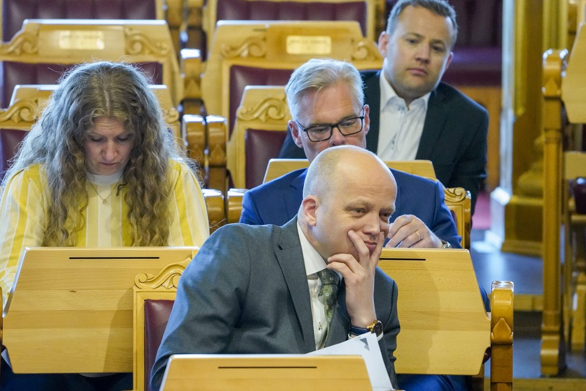 Finansminister Trygve Slagsvold Vedum (Sp) fastholder påstanden om at en vanlig familie får reallønnsvekst i år, men advarer om raskt stigende rente. Foto: Ole Berg-Rusten / NTB Finansminister Trygve Slagsvold Vedum (Sp) fastholder påstanden om at en vanlig familie får reallønnsvekst i år, men advarer om raskt stigende rente. Foto: Ole Berg-Rusten / NTB