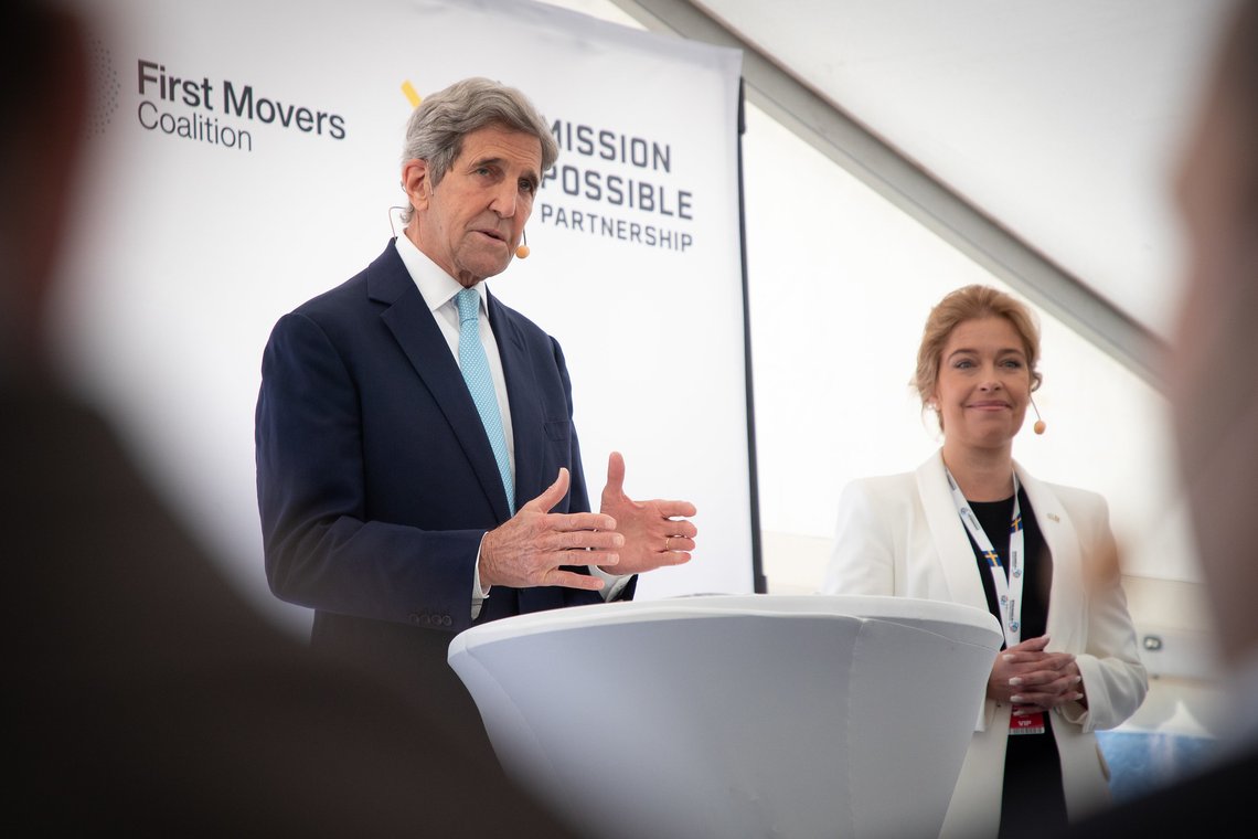 USAs spesielle ombud for klimaet John Kerry sammen med Sveriges miljøminister Annika Strandhäll under onsdagens forberedelser til Stockholm +50. Foto: Duncan Moore / UNEP / CC BY-NC-SA 2.0. USAs spesielle ombud for klimaet John Kerry sammen med Sveriges miljøminister Annika Strandhäll under onsdagens forberedelser til Stockholm +50. Foto: Duncan Moore / UNEP / CC BY-NC-SA 2.0.