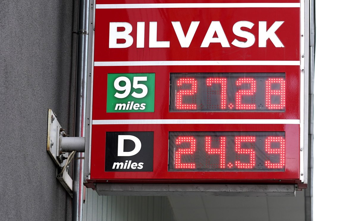 Oslo 20220531.
Prisen på bensin i Norge var tirsdag rekordhøy, med 27,28 kroner per liter på Cirkel K på Kjellands plass kl 1530.
Foto: Gorm Kallestad / NTB Oslo 20220531.
Prisen på bensin i Norge var tirsdag rekordhøy, med 27,28 kroner per liter på Cirkel K på Kjellands plass kl 1530.
Foto: Gorm Kallestad / NTB