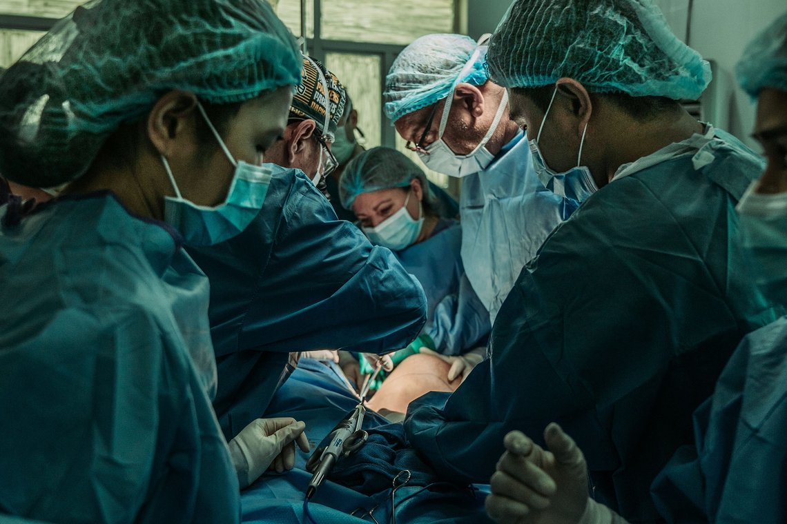 Unge gutter har en påfallende økning i antall tilfeller av myokarditt i 2021. Foto: JC Gellidon / Unsplash Unge gutter har en påfallende økning i antall tilfeller av myokarditt i 2021. Foto: JC Gellidon / Unsplash