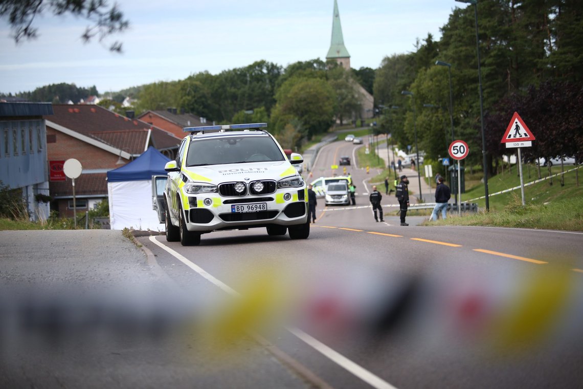 Politiet i aksjon i Sarpsborg, her arkivbilde fra en annen sak i 2021. Foto: NTB. Politiet i aksjon i Sarpsborg, her arkivbilde fra en annen sak i 2021. Foto: NTB.