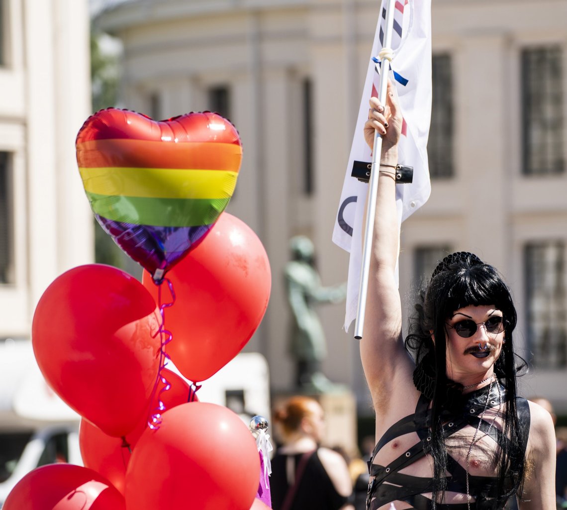 Oslo 20210626.
Dragartisten Jens Martin Hartvedt Arvesen, Cassie Brødskive, deltar i Pride Parade i Oslo sentrum lørdag.
Foto: Terje Pedersen / NTB Oslo 20210626.
Dragartisten Jens Martin Hartvedt Arvesen, Cassie Brødskive, deltar i Pride Parade i Oslo sentrum lørdag.
Foto: Terje Pedersen / NTB