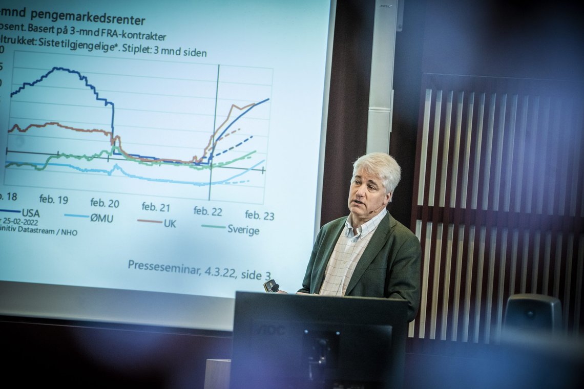 Sjeføkonom i NHO Øystein Dørum spår kraftig vekst og sterke tall over hele linja for norsk økonom i i år. Deretter kommer en markant nedkjøling, ifølge prognosene. Foto: Ole Berg-Rusten, NTB. Sjeføkonom i NHO Øystein Dørum spår kraftig vekst og sterke tall over hele linja for norsk økonom i i år. Deretter kommer en markant nedkjøling, ifølge prognosene. Foto: Ole Berg-Rusten, NTB.