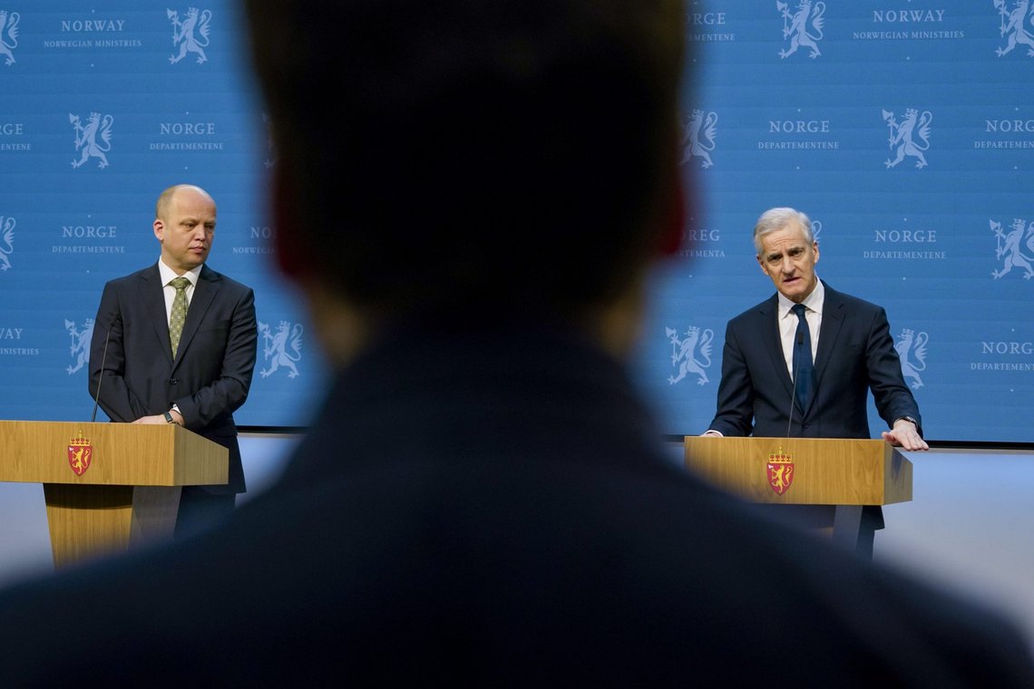 Trygve Slagsvold Vedum (sp) og Jonas Gahr Støre (Ap) sitter sammen i regjering, men avstanden i synet på hybridkabler synliggjøres oftere og oftere. Sist i intervjuet Sps parlamentariske leder, Marit Arnstad, ga til Nationen onsdag kveld Foto: Ole Berg-Rusten / NTB Trygve Slagsvold Vedum (sp) og Jonas Gahr Støre (Ap) sitter sammen i regjering, men avstanden i synet på hybridkabler synliggjøres oftere og oftere. Sist i intervjuet Sps parlamentariske leder, Marit Arnstad, ga til Nationen onsdag kveld Foto: Ole Berg-Rusten / NTB