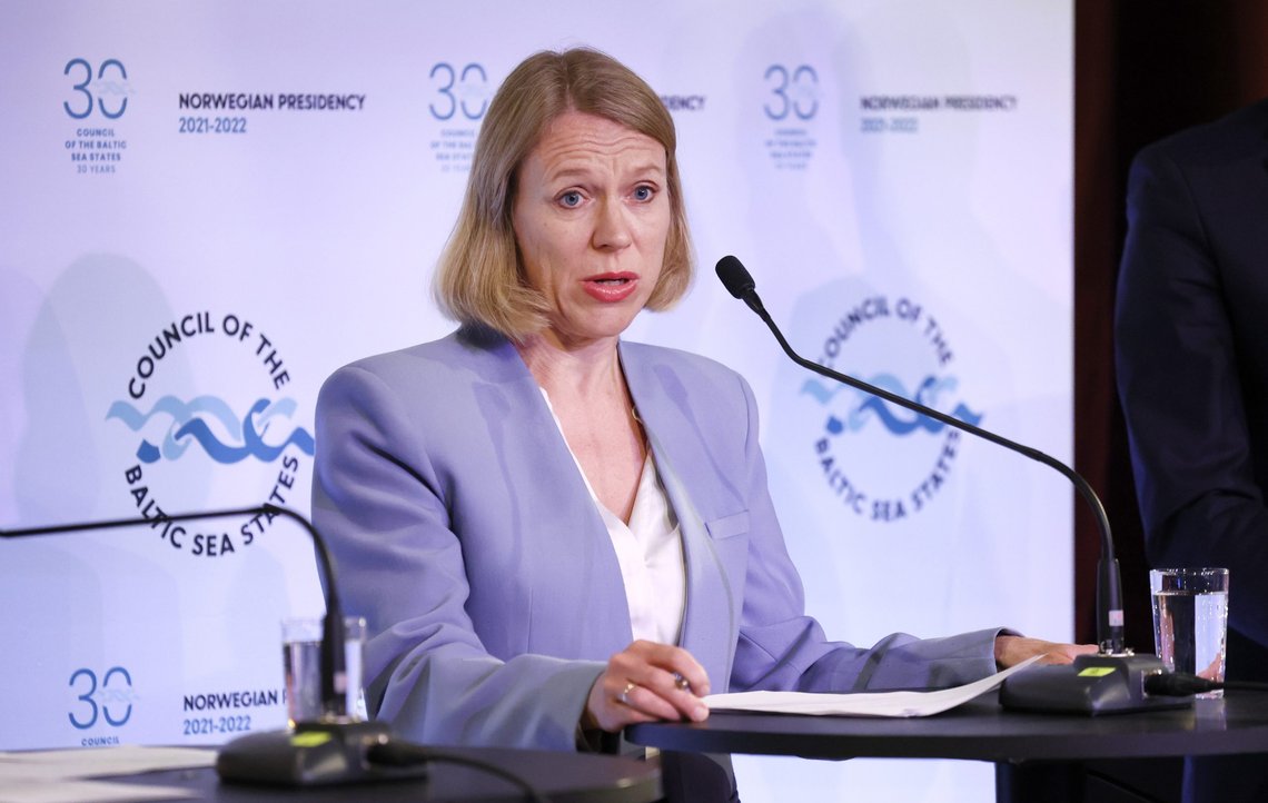Utenriksminister Anniken Huitfeldt opplyser at Norge har innført flere sanksjoner mot Russland. Foto: Tor Erik Schrøder / NTB Utenriksminister Anniken Huitfeldt opplyser at Norge har innført flere sanksjoner mot Russland. Foto: Tor Erik Schrøder / NTB
