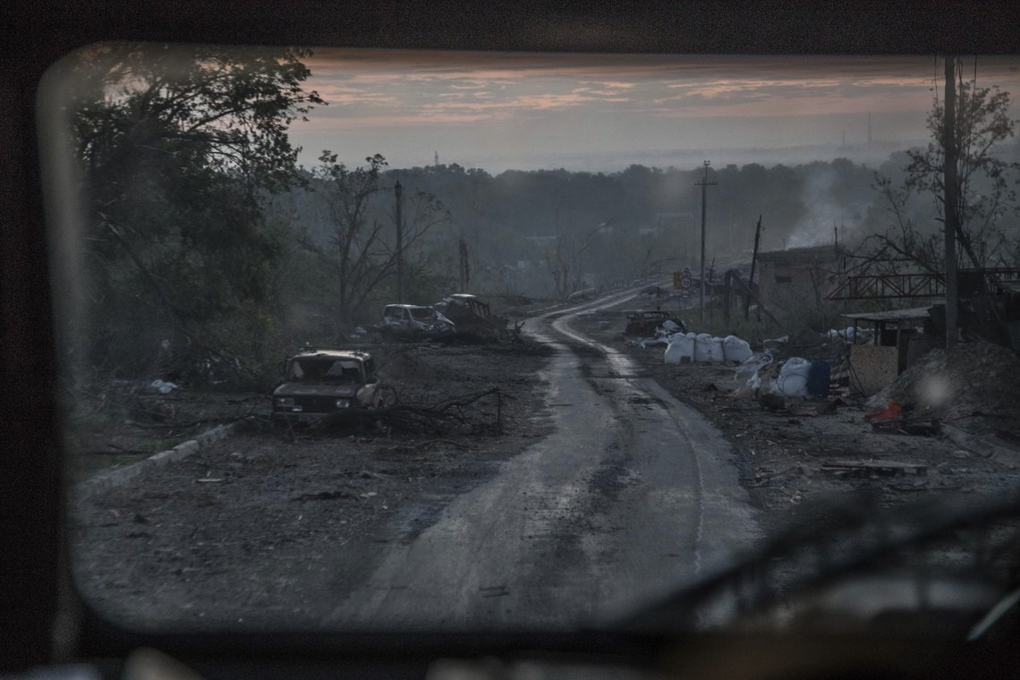 Ødeleggelser nær fronten i Sievjerodonetsk. Foto: Oleksandr Ratusjnijak, AP / NTB. Ødeleggelser nær fronten i Sievjerodonetsk. Foto: Oleksandr Ratusjnijak, AP / NTB.