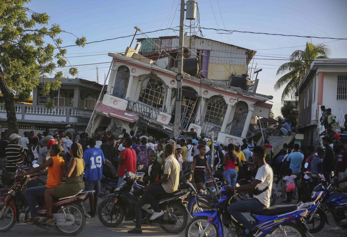 Ulykkene som har rammet Haiti er mange. Senest i august ifjor ble landet rammet av jordskjelv. Foto: Joseph Odelyn I AP / NTB Ulykkene som har rammet Haiti er mange. Senest i august ifjor ble landet rammet av jordskjelv. Foto: Joseph Odelyn I AP / NTB