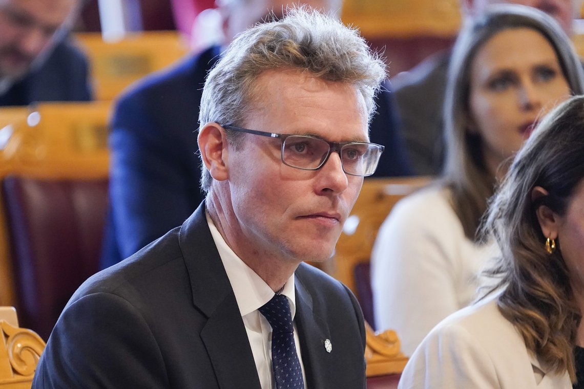 Forsknings- og høyere utdanningsminister Ola Borten Moe (Sp) har kalt resolusjonen fra Universitetet i Oslo torsdag for «pubertal». Nå er han erklært uønsket også ved Universitetet i Bergen. Foto: Torstein Bøe / NTB Forsknings- og høyere utdanningsminister Ola Borten Moe (Sp) har kalt resolusjonen fra Universitetet i Oslo torsdag for «pubertal». Nå er han erklært uønsket også ved Universitetet i Bergen. Foto: Torstein Bøe / NTB