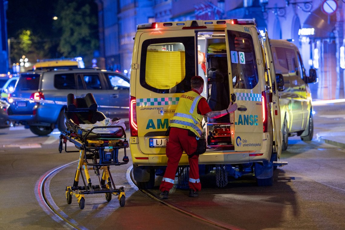 Oslo 20220625.
Det er avfyrt flere skudd i 1.15-tiden natt til lørdag på utsiden av London pub i sentrum av Oslo. Flere er skadd, opplyser politiet.
Foto: Javad Parsa / NTB Oslo 20220625.
Det er avfyrt flere skudd i 1.15-tiden natt til lørdag på utsiden av London pub i sentrum av Oslo. Flere er skadd, opplyser politiet.
Foto: Javad Parsa / NTB