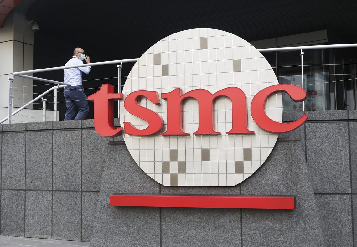 Taiwan Semiconductor Manufacturing Company, bedre kjent som TSMC, er verdens desidert største produsent av halvledere med 54 prosent av markedet. Foto: Chiang Ying-ying / AP / NTB Taiwan Semiconductor Manufacturing Company, bedre kjent som TSMC, er verdens desidert største produsent av halvledere med 54 prosent av markedet. Foto: Chiang Ying-ying / AP / NTB