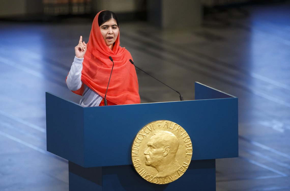 Malala Yousafzai (17) og Kailash Satyarthi mottok Nobels fredspris 2014 i Oslo. Her holder Malala Yousafzai sin tale i Oslo rådhus. Foto: Heiko Junge / NTB Malala Yousafzai (17) og Kailash Satyarthi mottok Nobels fredspris 2014 i Oslo. Her holder Malala Yousafzai sin tale i Oslo rådhus. Foto: Heiko Junge / NTB