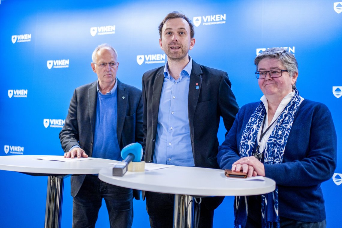 Forhandlerne fra Viken, Olav Skinnes (Sp) (t.v.), Edvin Søvik (Ap) og Anette Solli (H), sendte torsdag brev til Oslos byrådsleder Raymond Johansen for å svare på utspillet om Fornebubanen. Foto: Heiko Junge / NTB Forhandlerne fra Viken, Olav Skinnes (Sp) (t.v.), Edvin Søvik (Ap) og Anette Solli (H), sendte torsdag brev til Oslos byrådsleder Raymond Johansen for å svare på utspillet om Fornebubanen. Foto: Heiko Junge / NTB