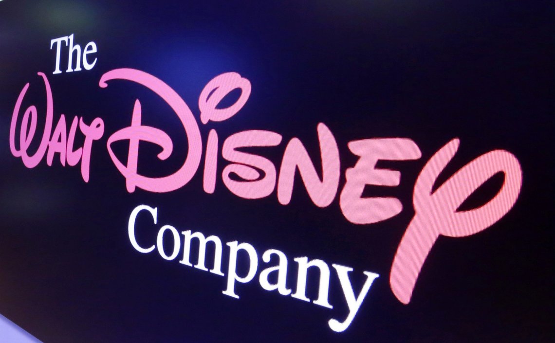 En rekke store selskaper i den amerikanske underholdningsindustrien, blant annet Disney og Netflix, varsler at de vil betale reisen for ansatte som trenger å reise til andre delstater for å ta abort. Foto: Richard Drew, AP-NTB. En rekke store selskaper i den amerikanske underholdningsindustrien, blant annet Disney og Netflix, varsler at de vil betale reisen for ansatte som trenger å reise til andre delstater for å ta abort. Foto: Richard Drew, AP-NTB.